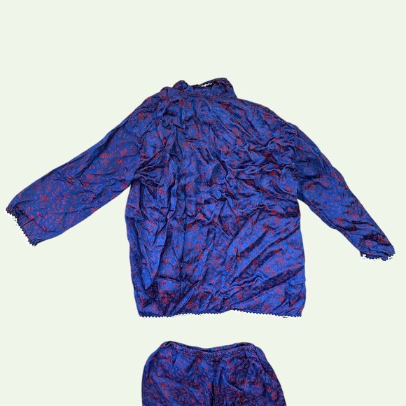 Vintage Silky Satin Pajama’s - Picture 3 of 10